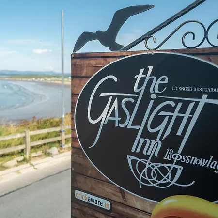 The Gaslight Self Catering Donegal לינה וארוחת בוקר רוסנאולה
